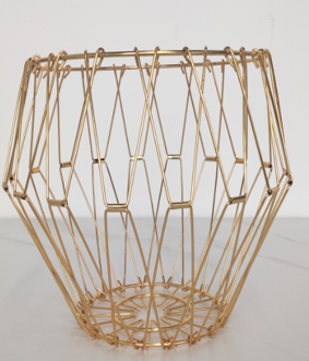 Ensemble de paniers de rangement et corbeille à fruits en acier inoxydable.